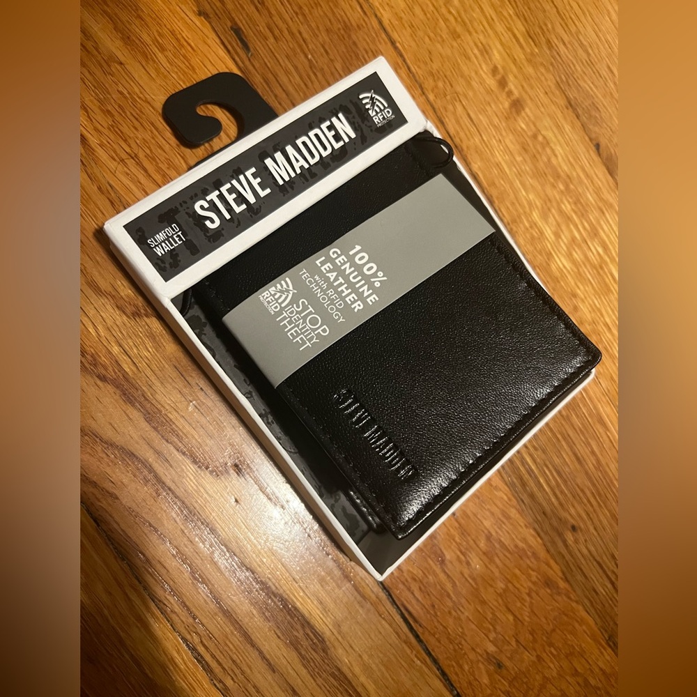 NWT Steve Madden Genuine Leather Slim Fold Wallet with RFID - Black